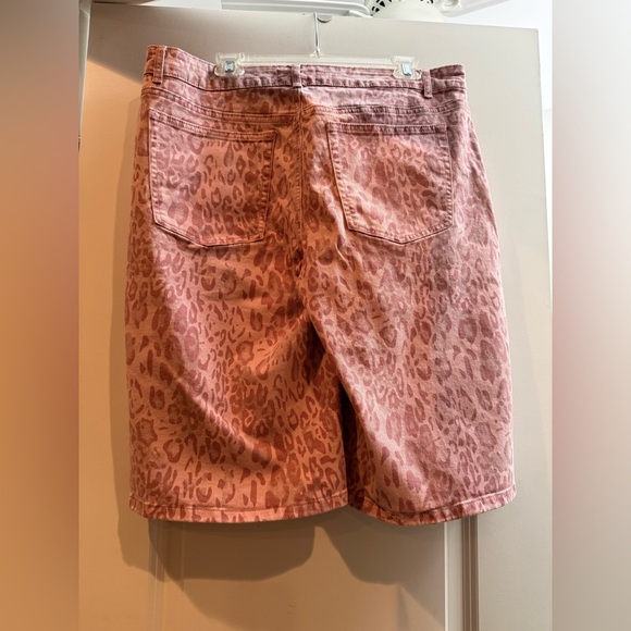 Leopard Print Pink Women's Shorts - Picture 2 of 3